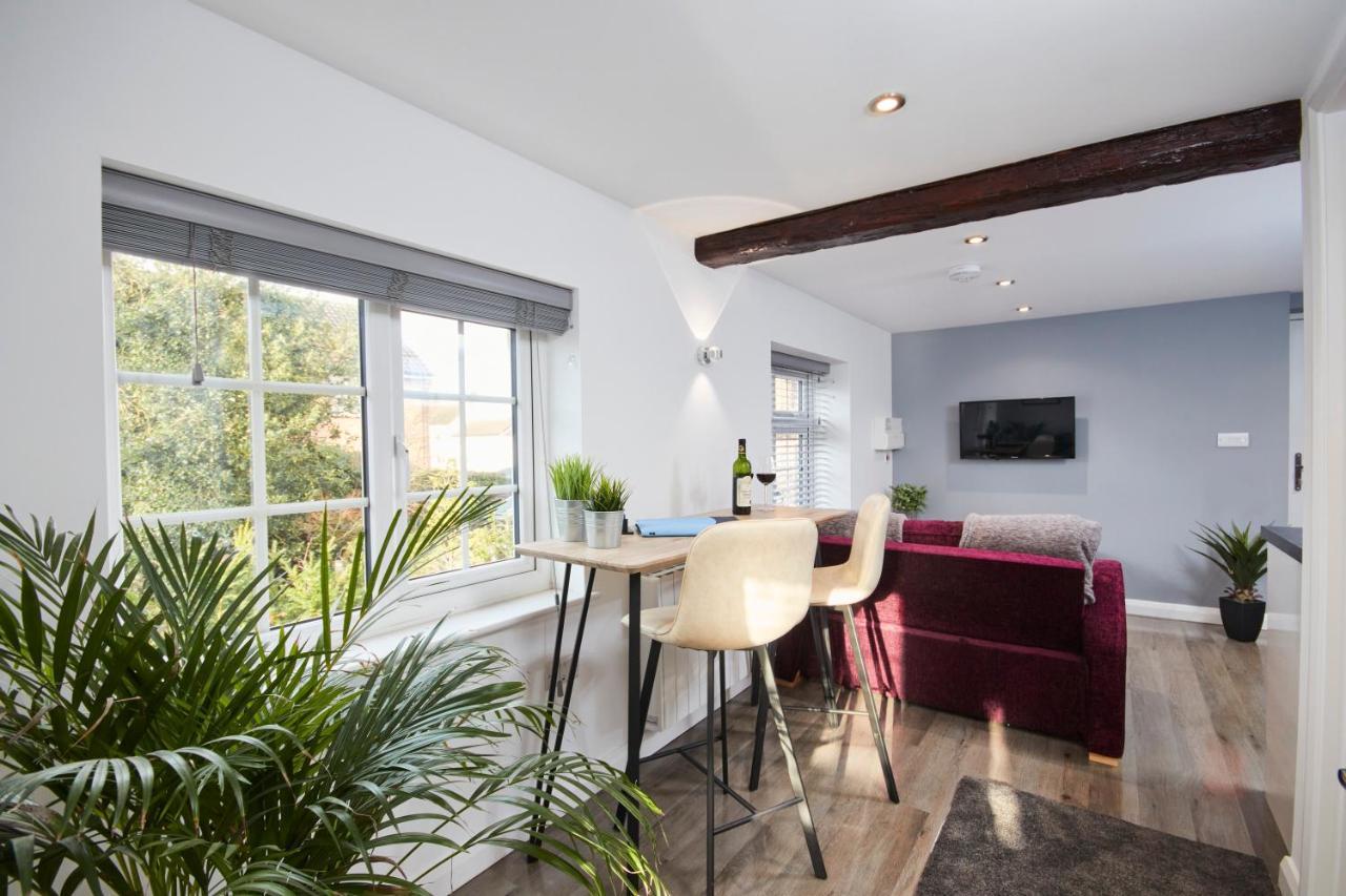 קגוורת' Gateway Mews - Serviced Apartments מראה חיצוני תמונה