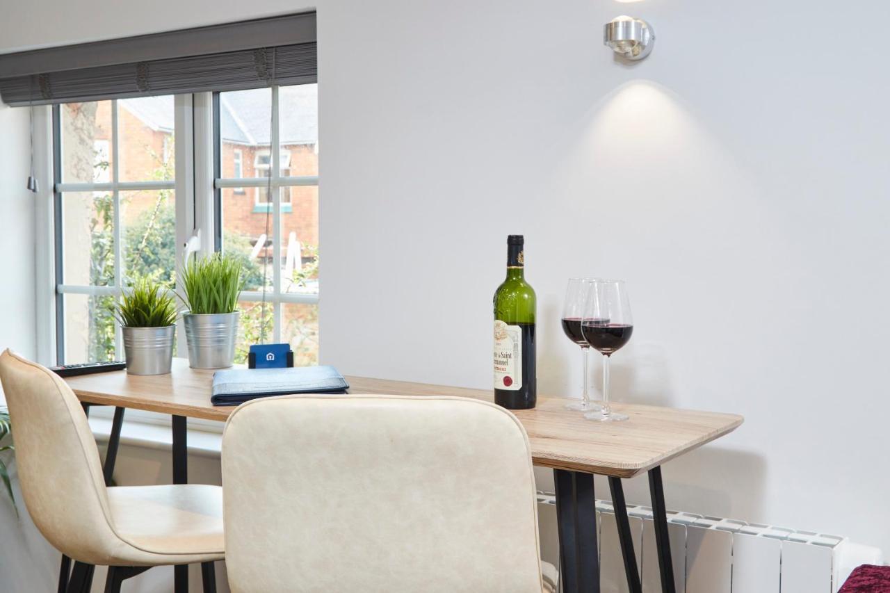 קגוורת' Gateway Mews - Serviced Apartments מראה חיצוני תמונה