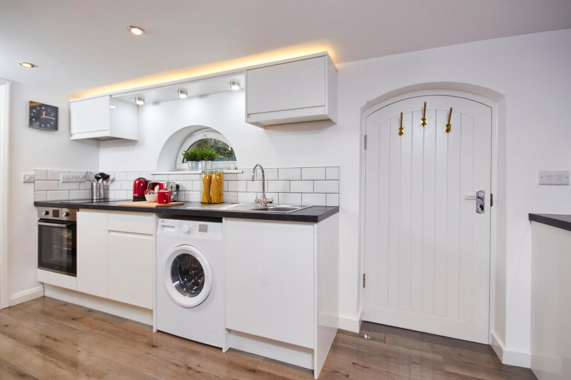 קגוורת' Gateway Mews - Serviced Apartments מראה חיצוני תמונה