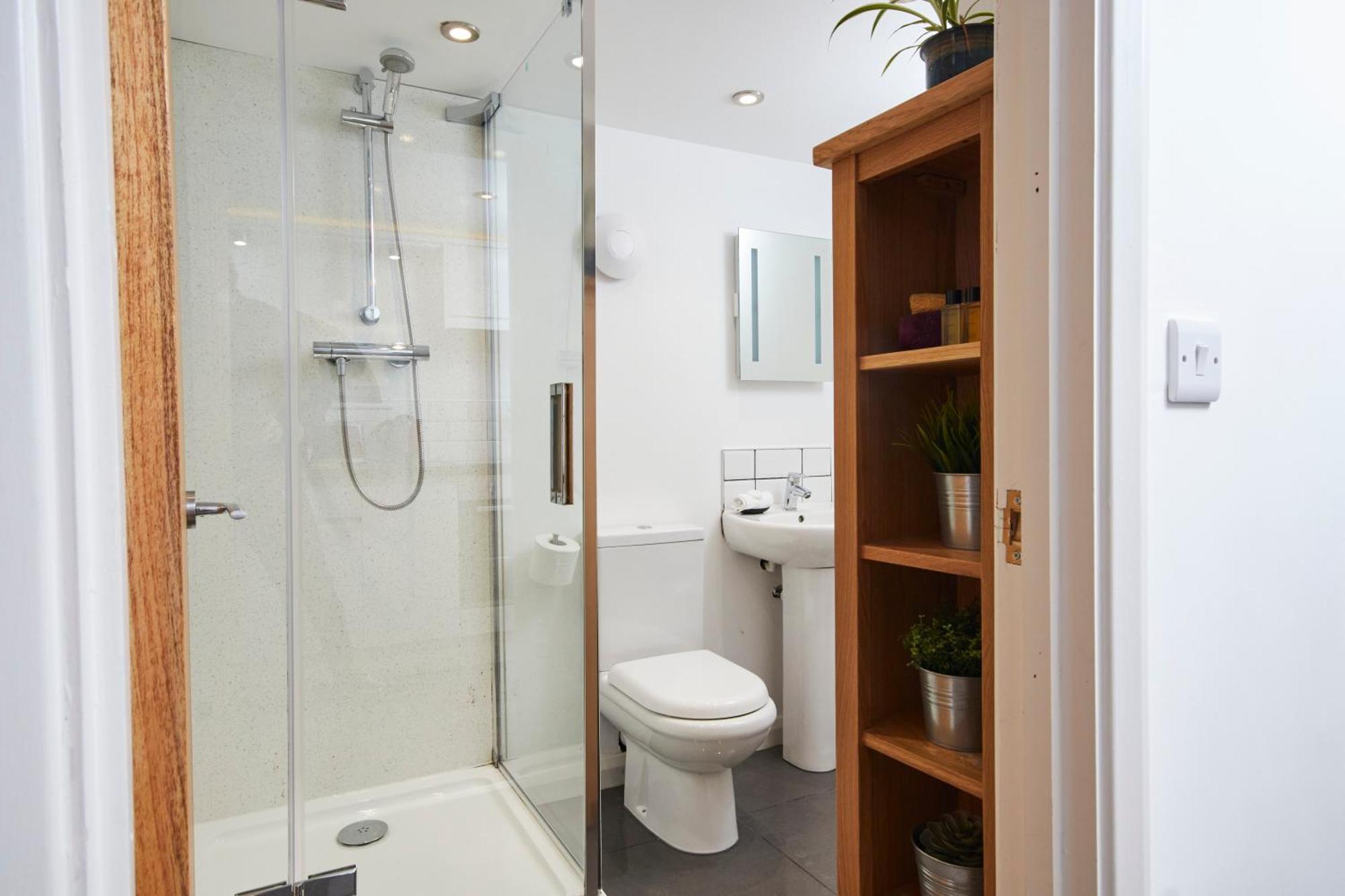 קגוורת' Gateway Mews - Serviced Apartments מראה חיצוני תמונה