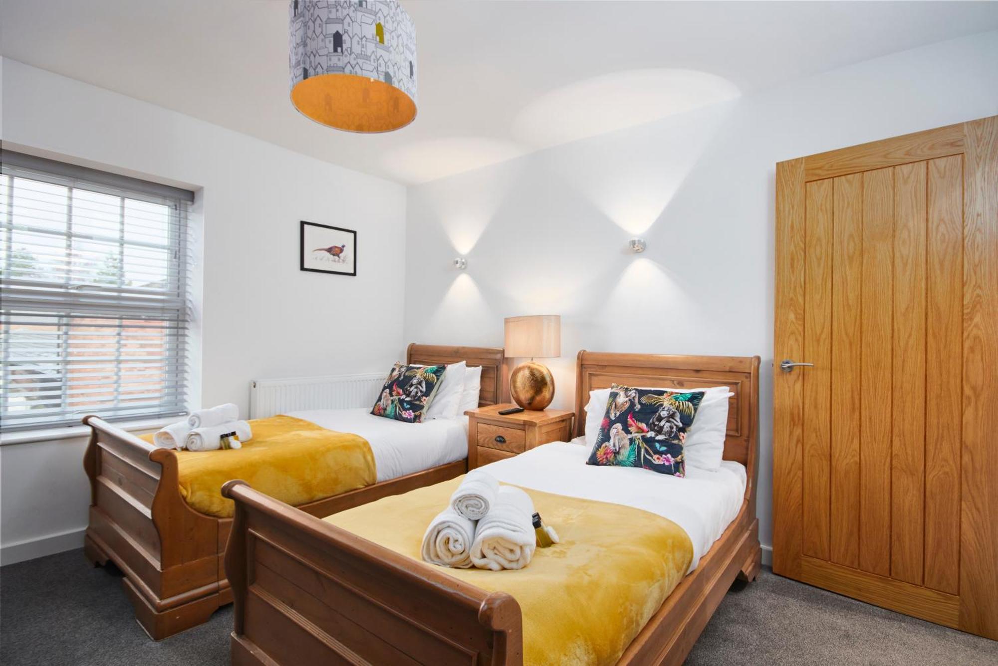 קגוורת' Gateway Mews - Serviced Apartments מראה חיצוני תמונה