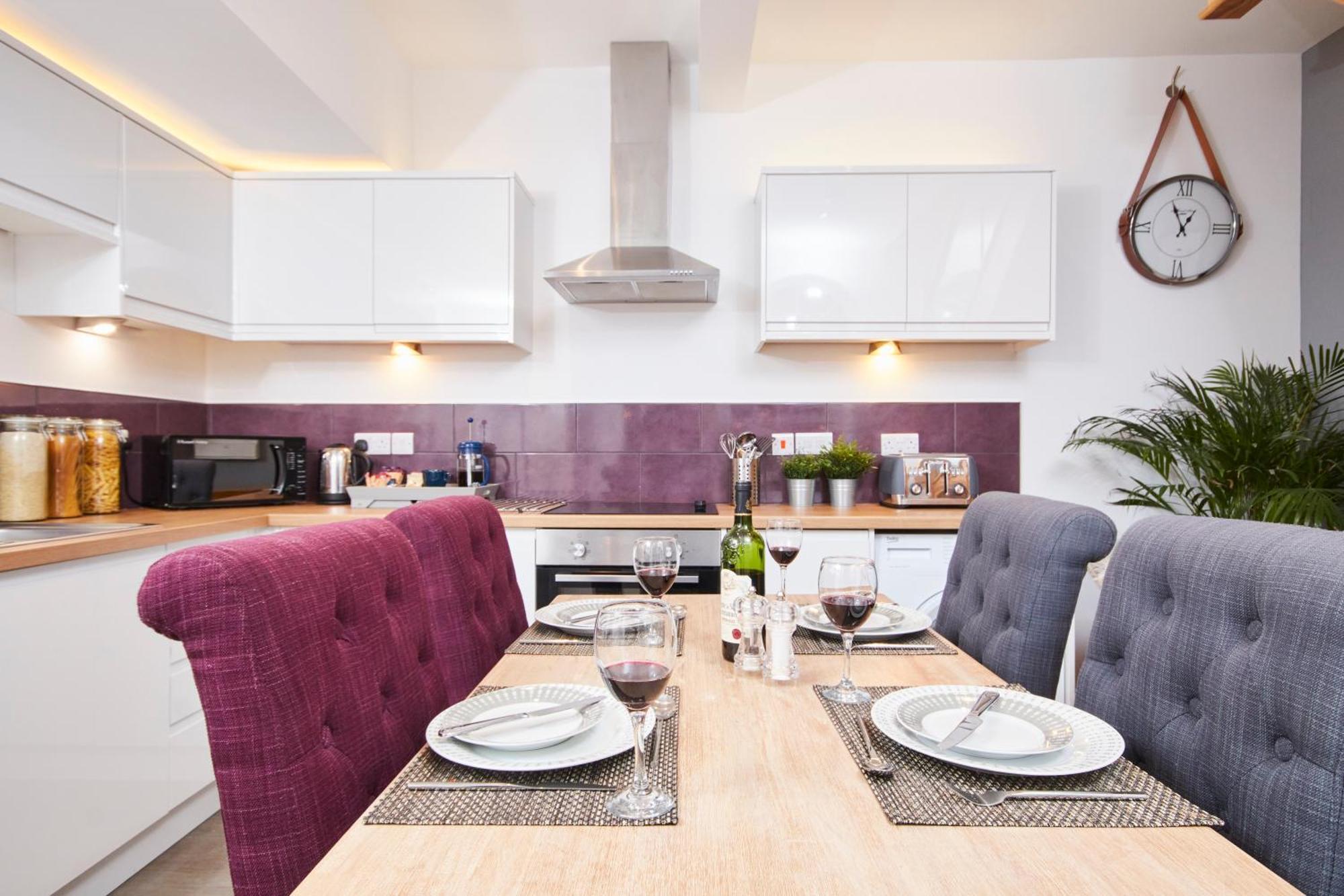 קגוורת' Gateway Mews - Serviced Apartments מראה חיצוני תמונה